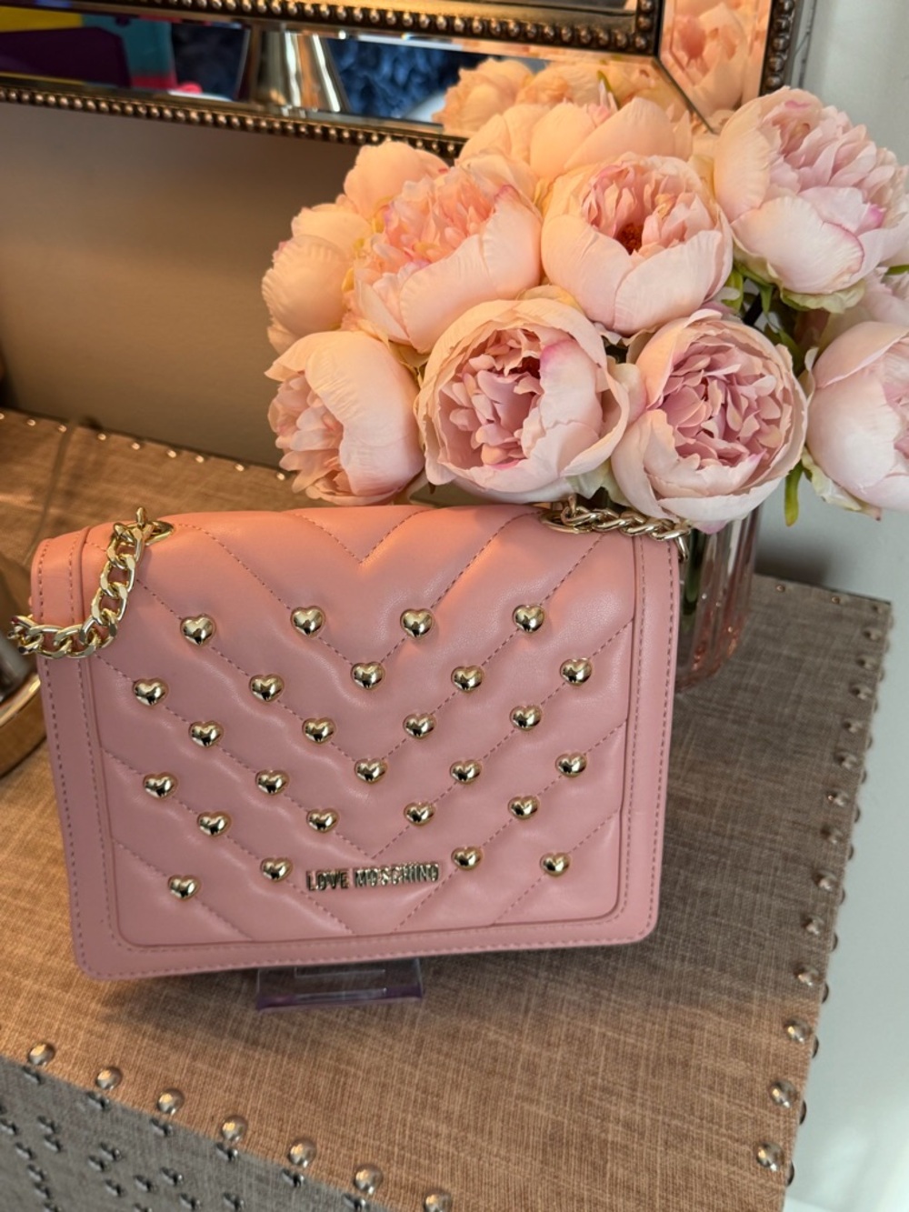 New Love Moschino Blush Quilted Crossbody with Gold Heart Studs - Picture 8 of 8